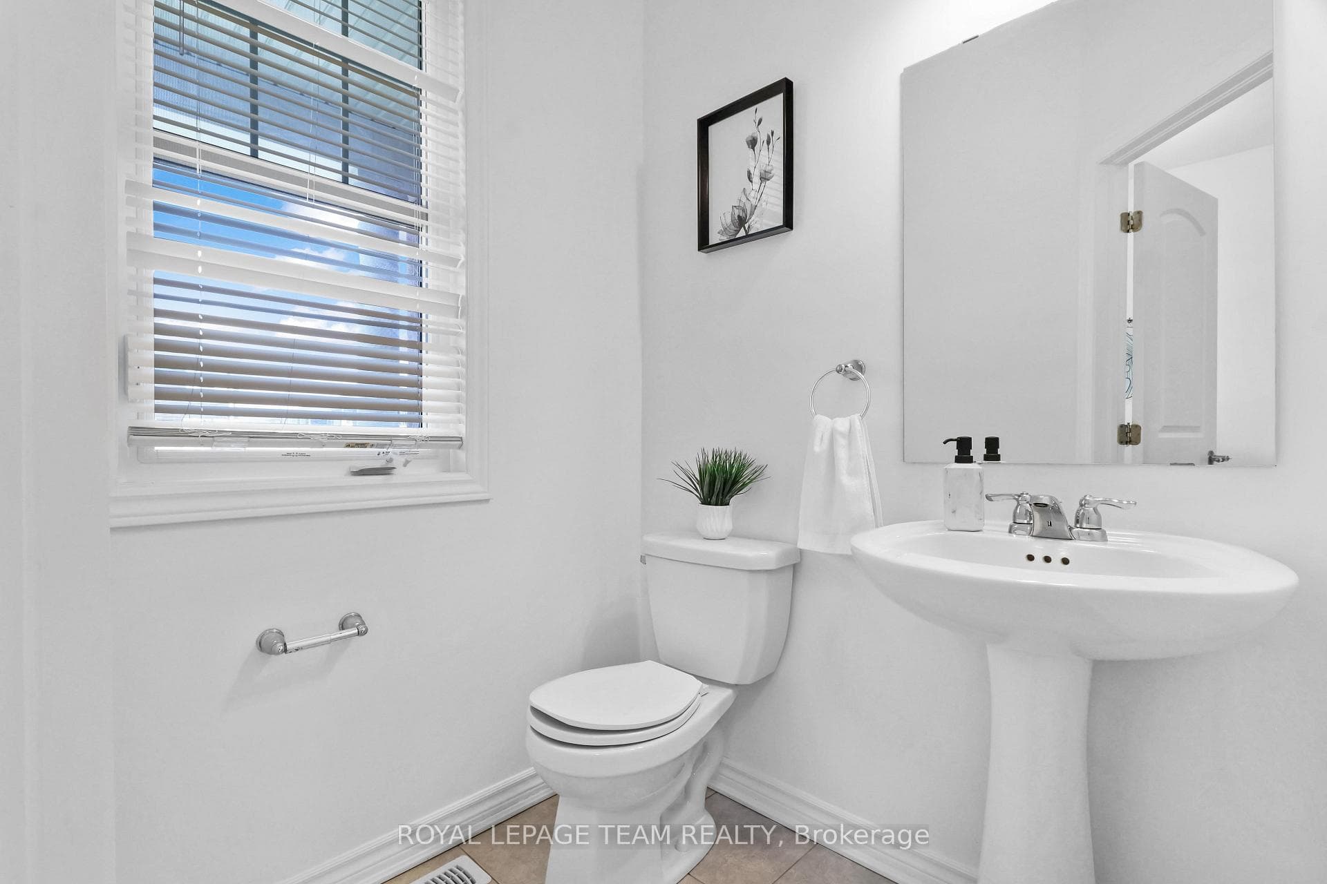 4852 Abbott Street photo 3