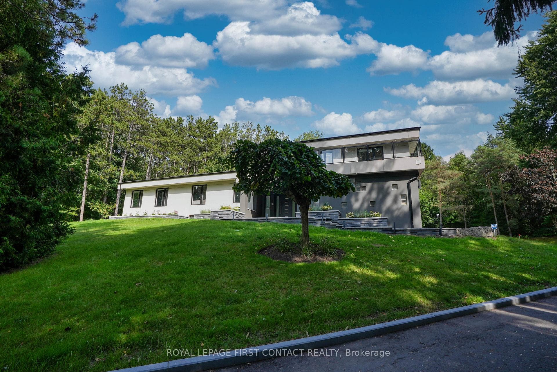 15075 Jane Street photo 4