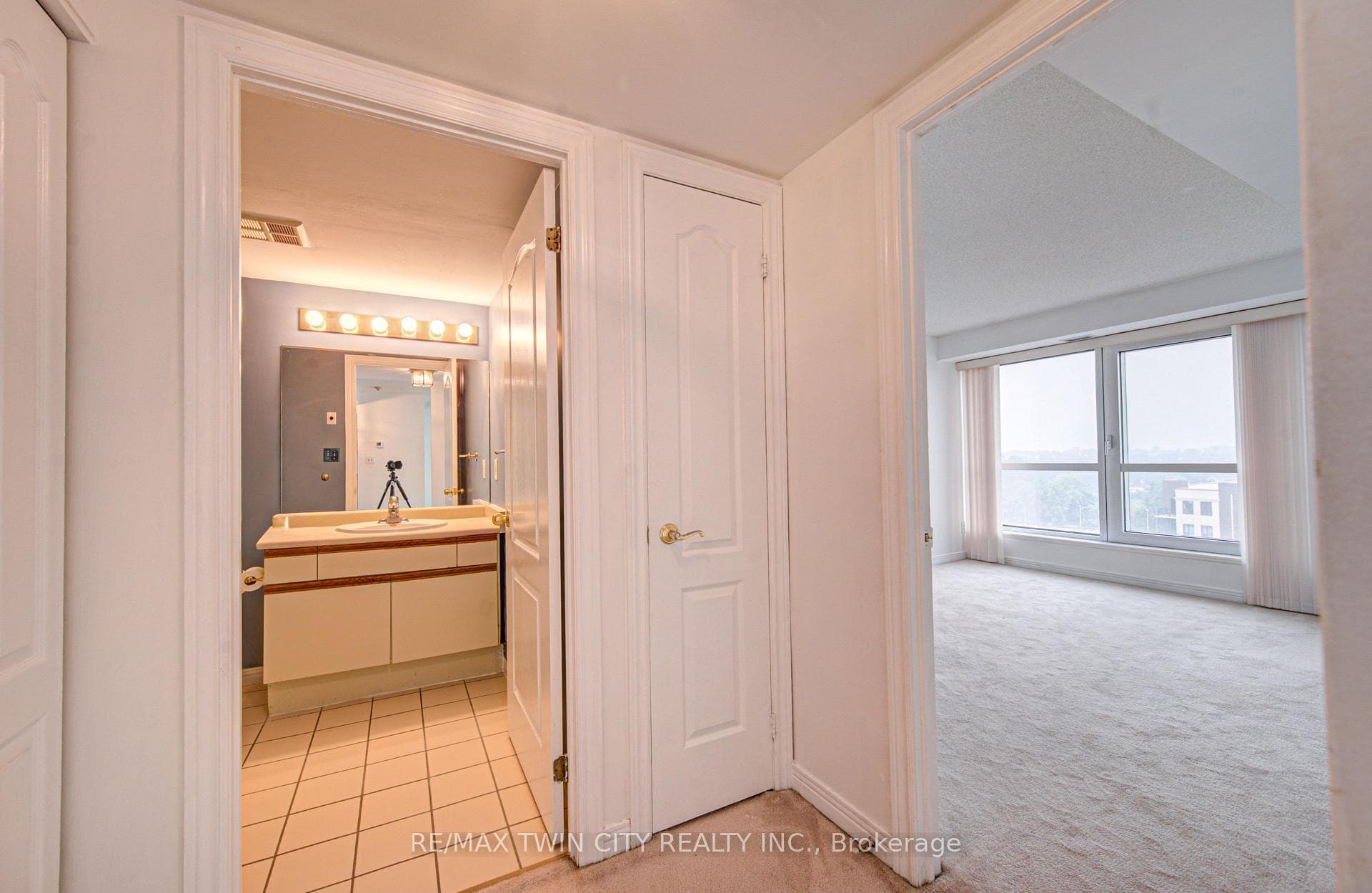 190 Hespeler Road Unit 905 photo 44