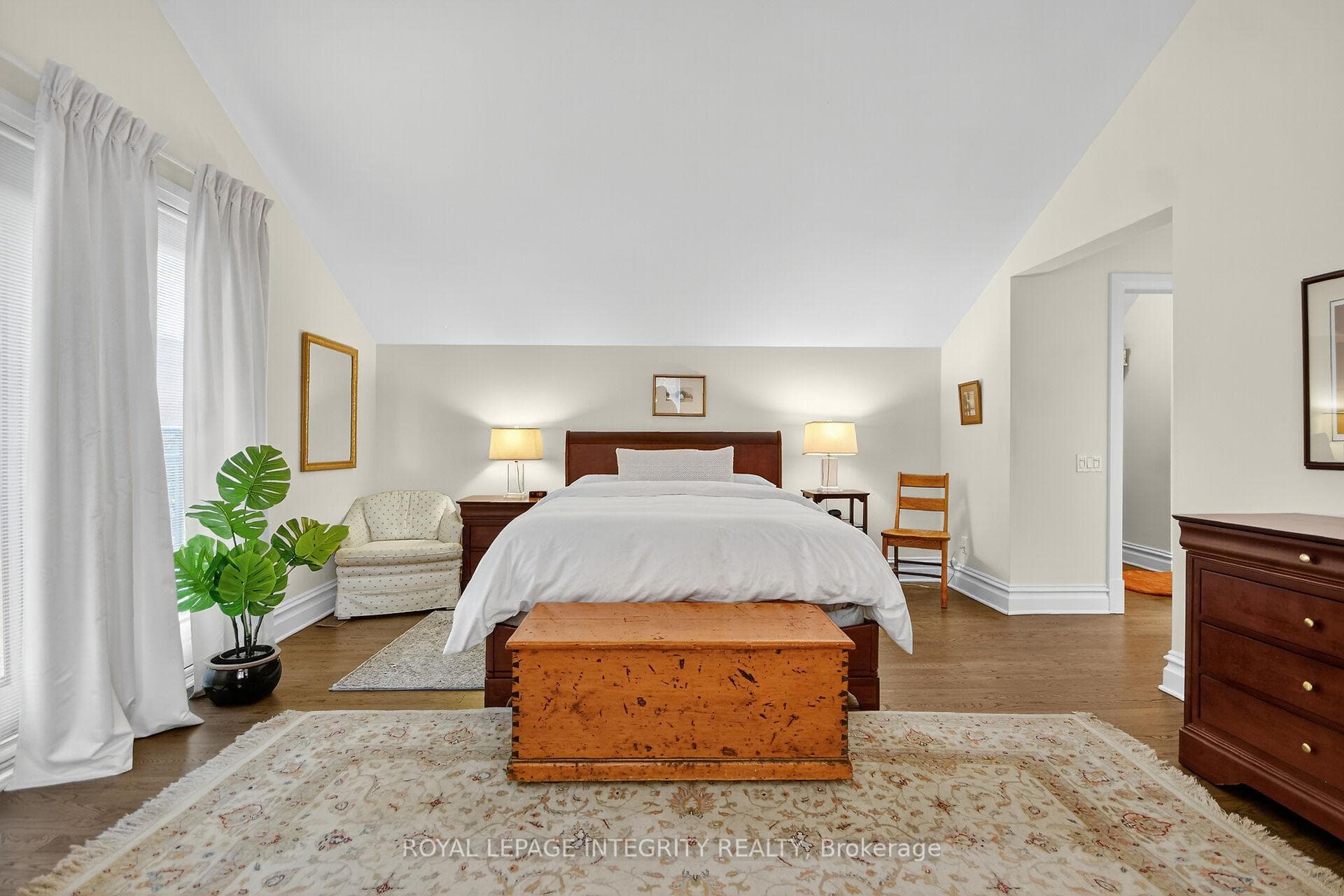 200 Cartier Street photo 30
