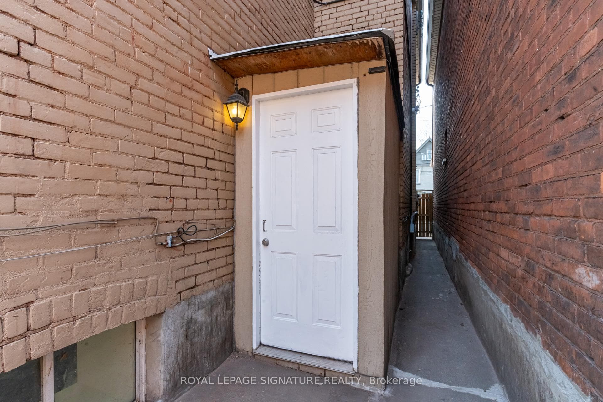 212 Wellington Street Unit Bsmt photo 3