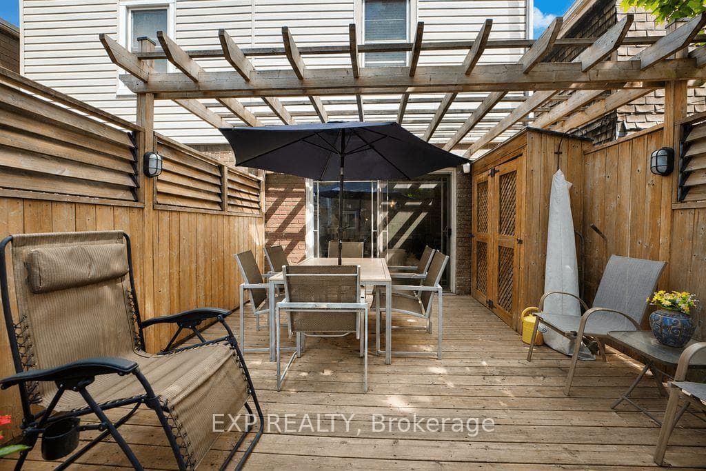379 Davisville Avenue photo 40
