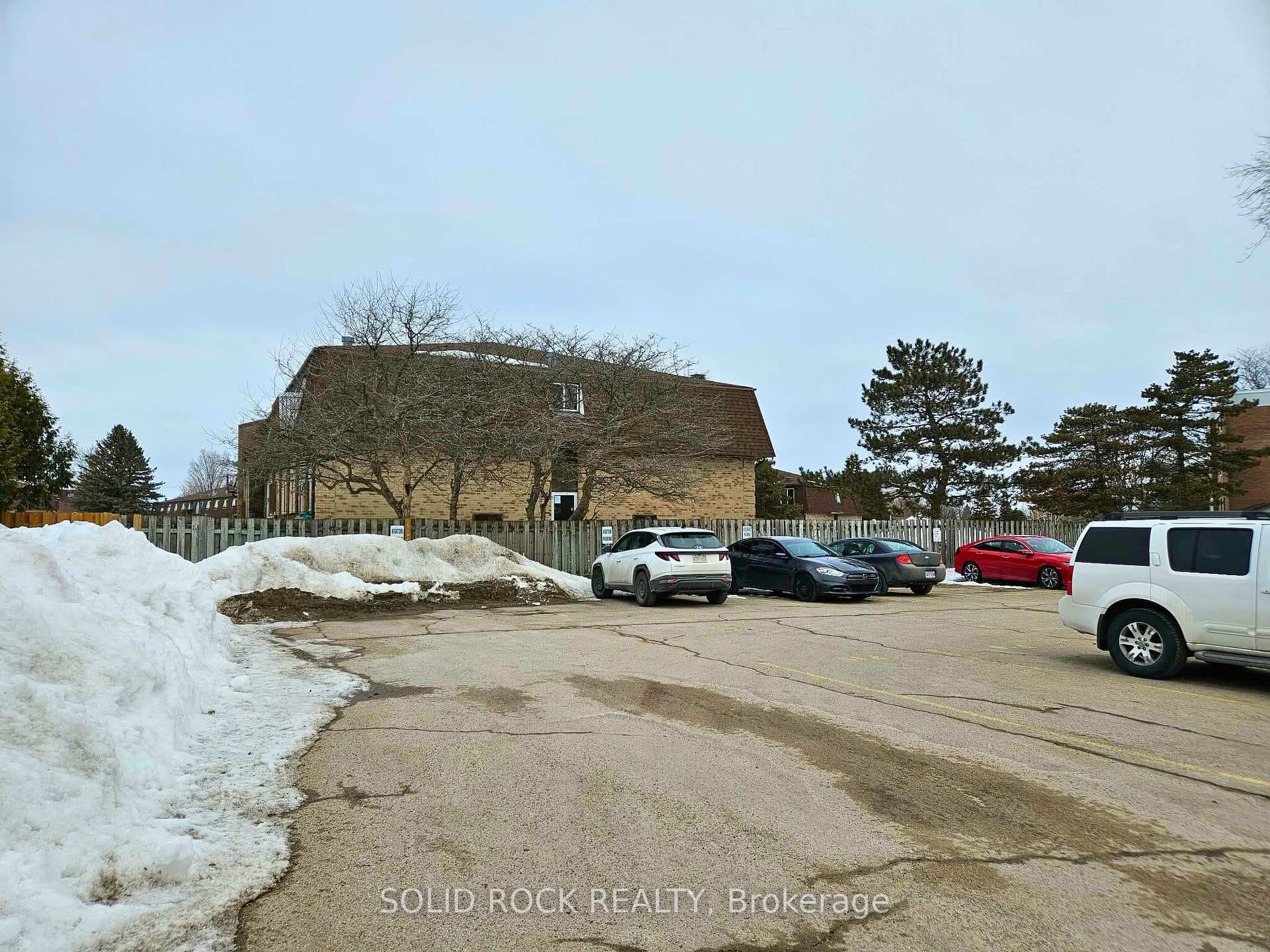 820 Laurier Boulevard Unit 213 photo 39