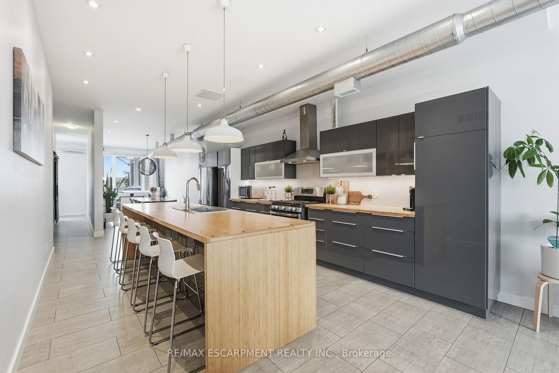 414 JOHN Street photo 8