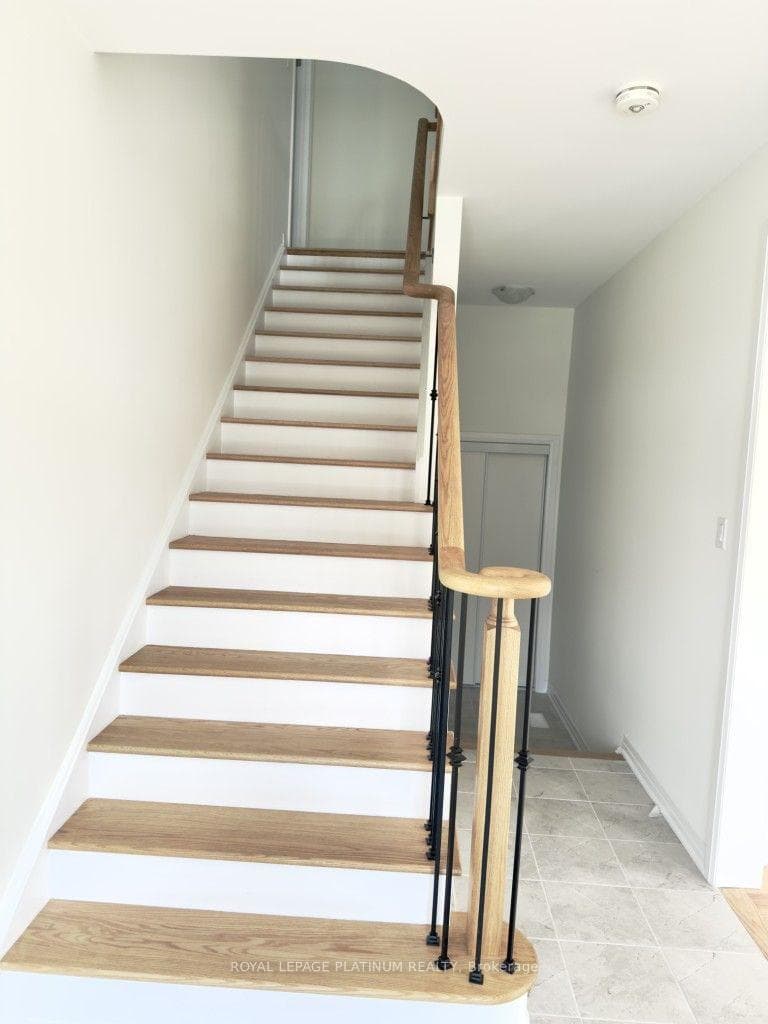 165 Wilmot Road photo 13