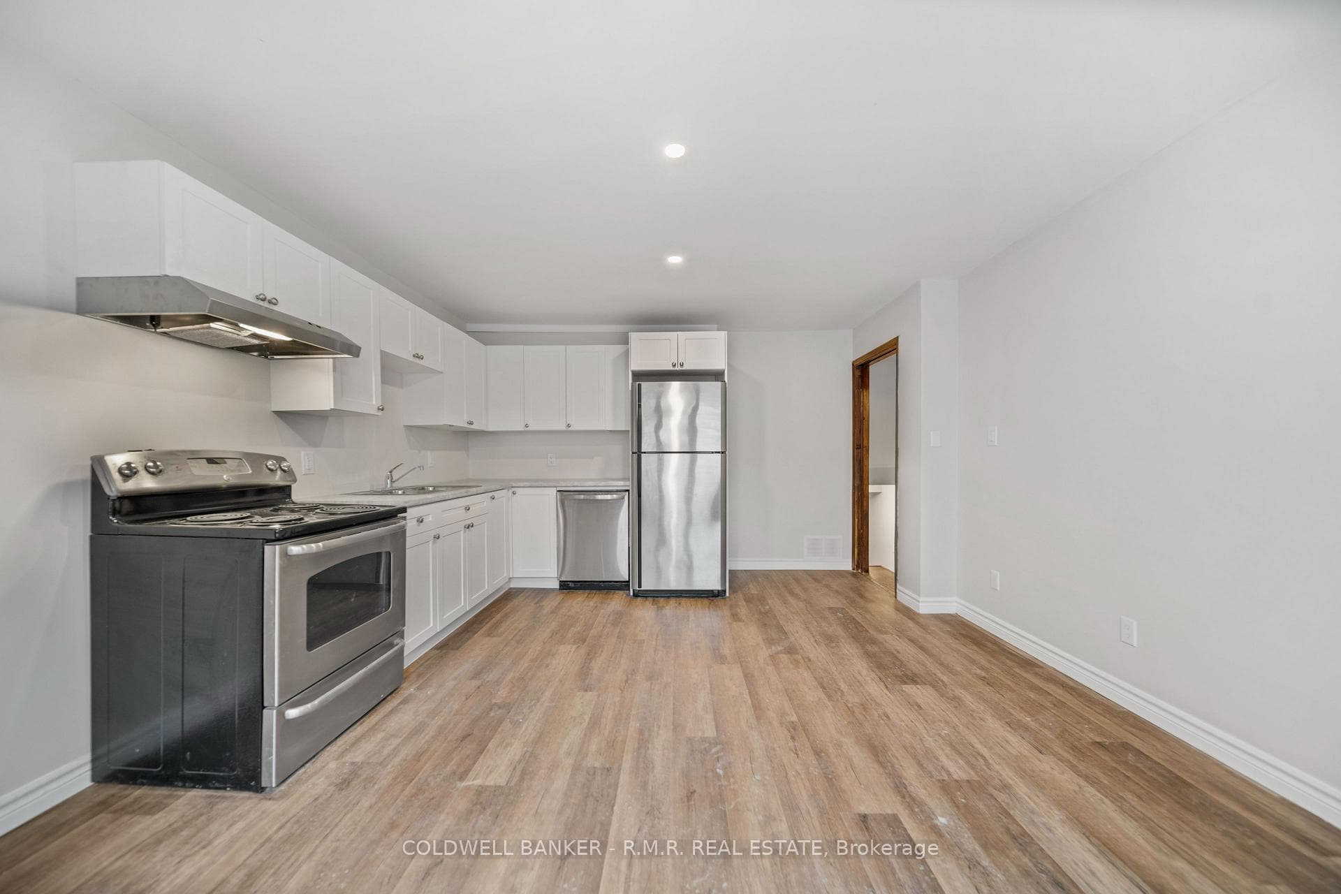 60 Albert Street photo 3