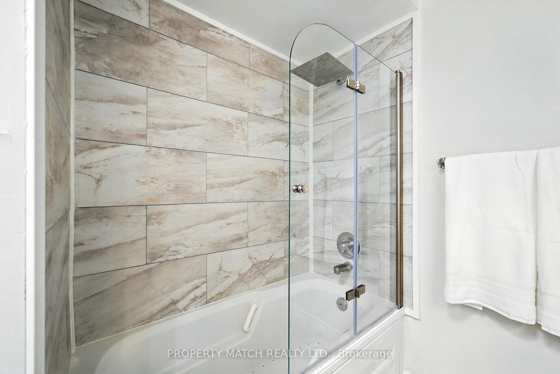 496 Burnham Manor Court photo 25
