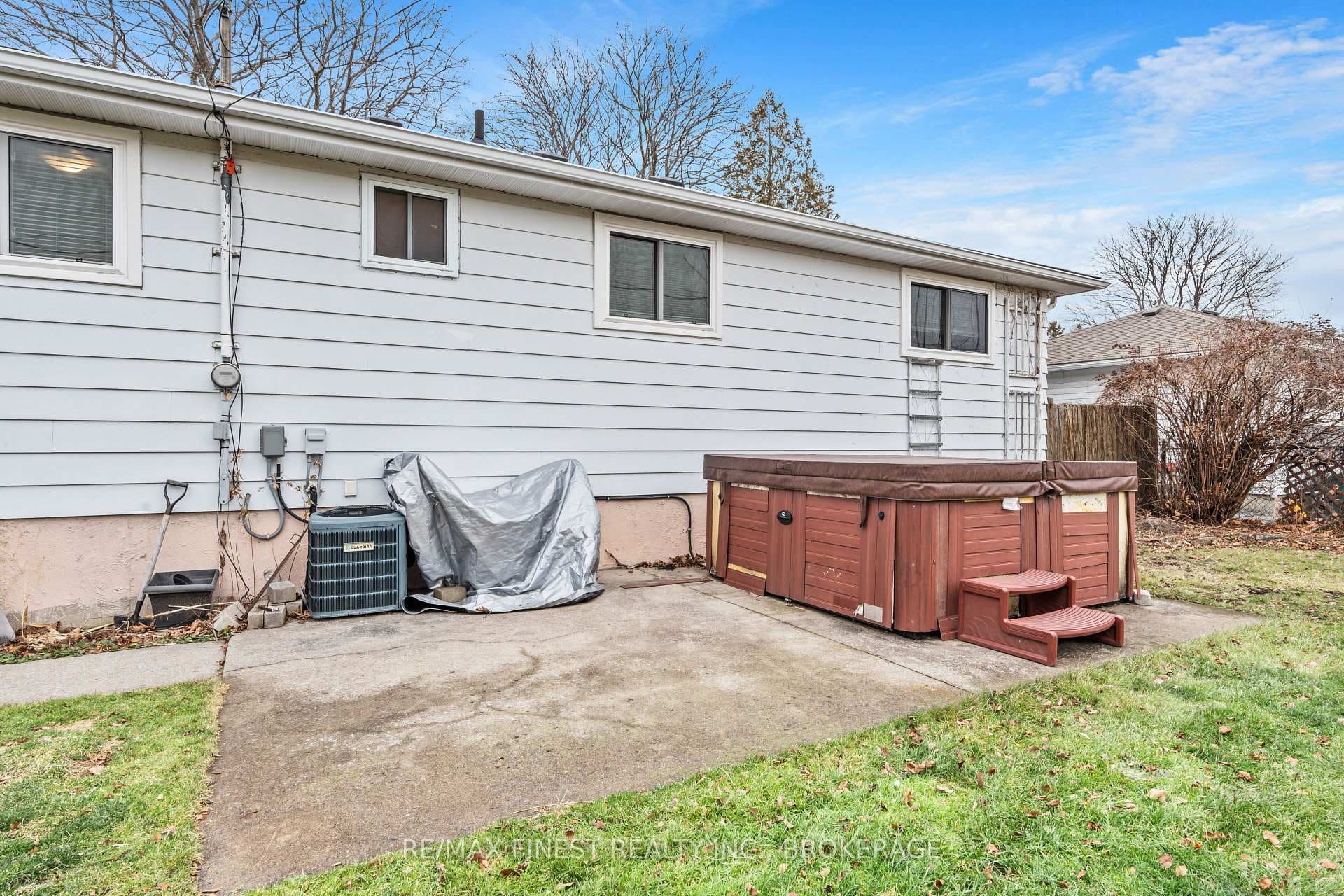1331 Waverley Crescent photo 28