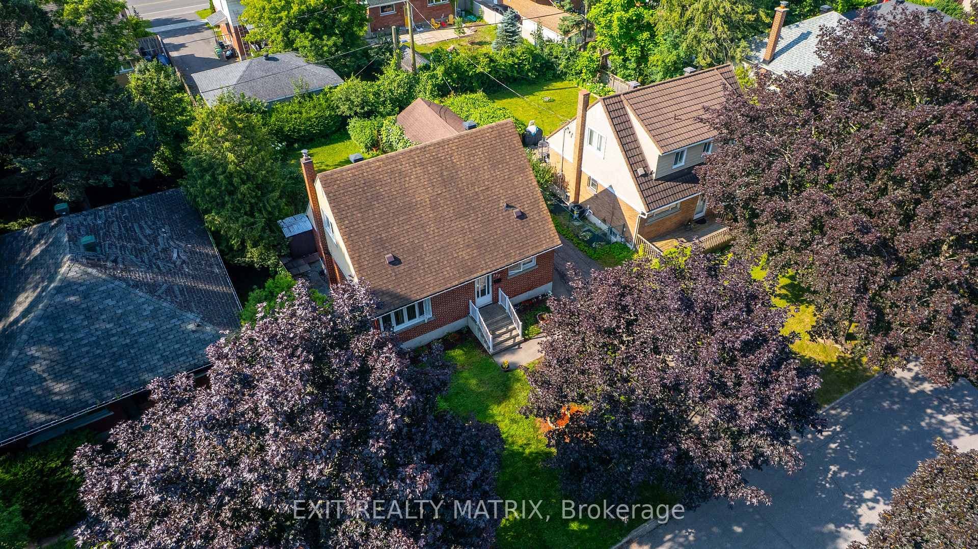 552 Dunbrack Street photo 42