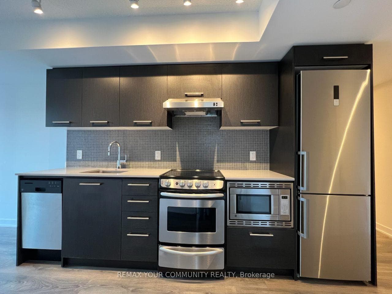 87 Peter Street Unit 603 photo 1