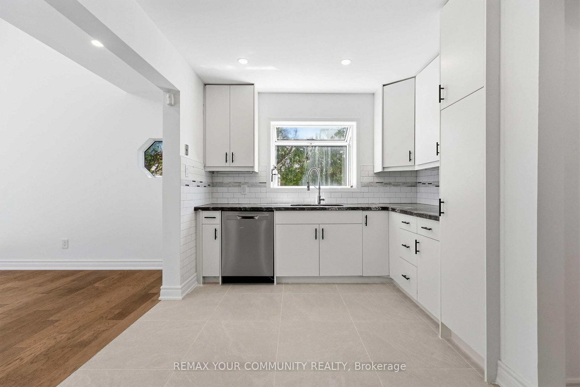 924 Helen Street photo 13