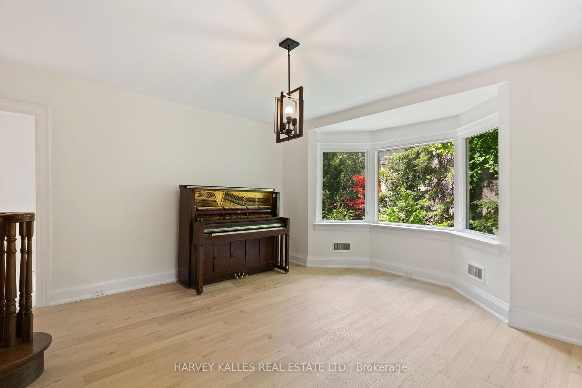 104 Donwoods Drive photo 22