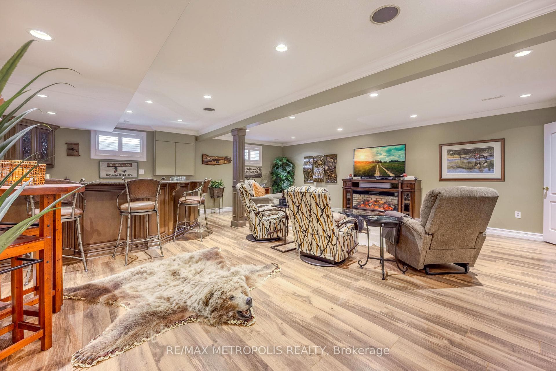 887 Lakeshore Road photo 30