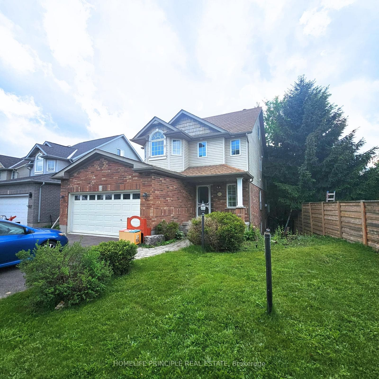 584 Simon Street photo 1