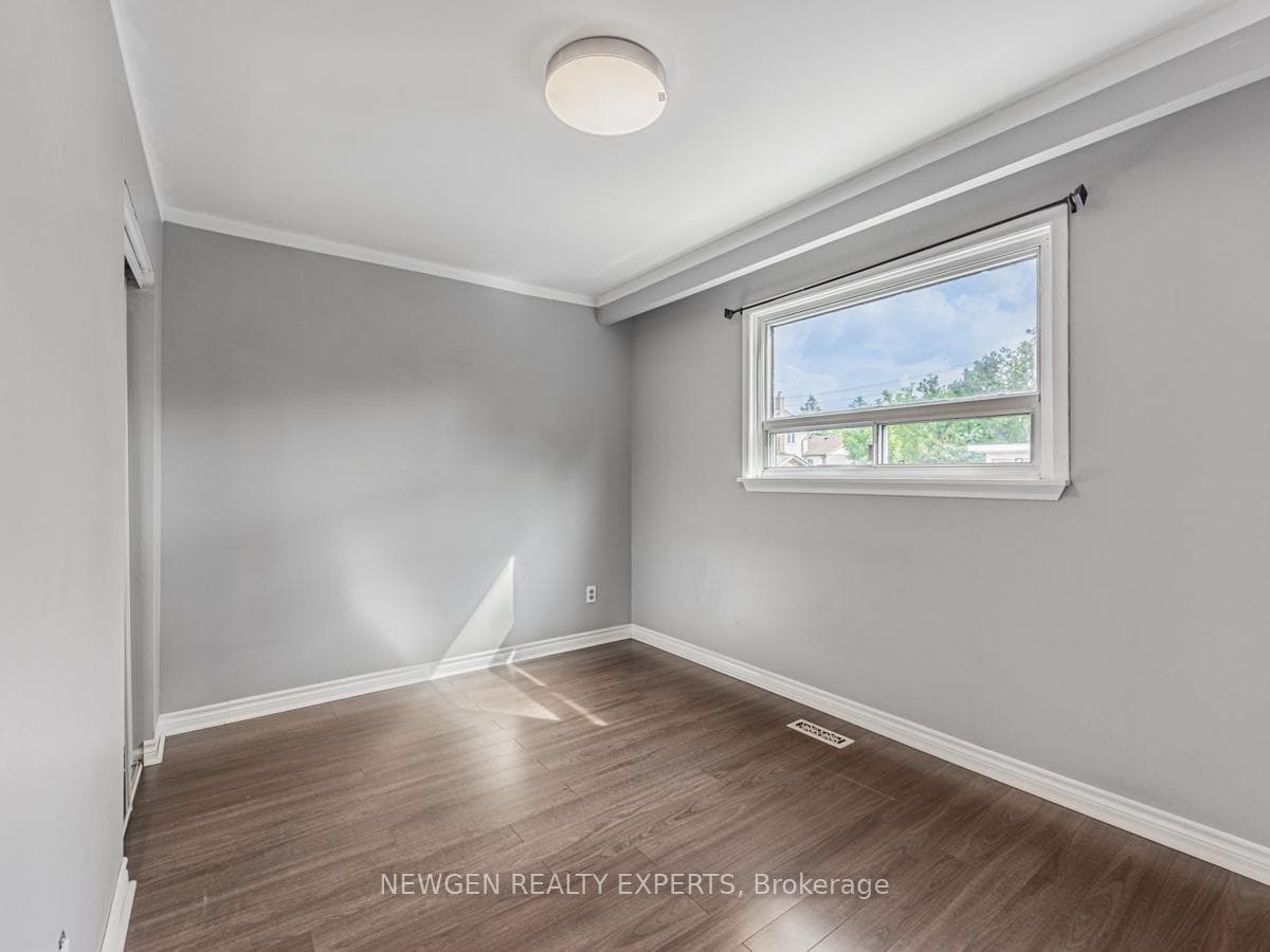2435 Callum Avenue photo 18