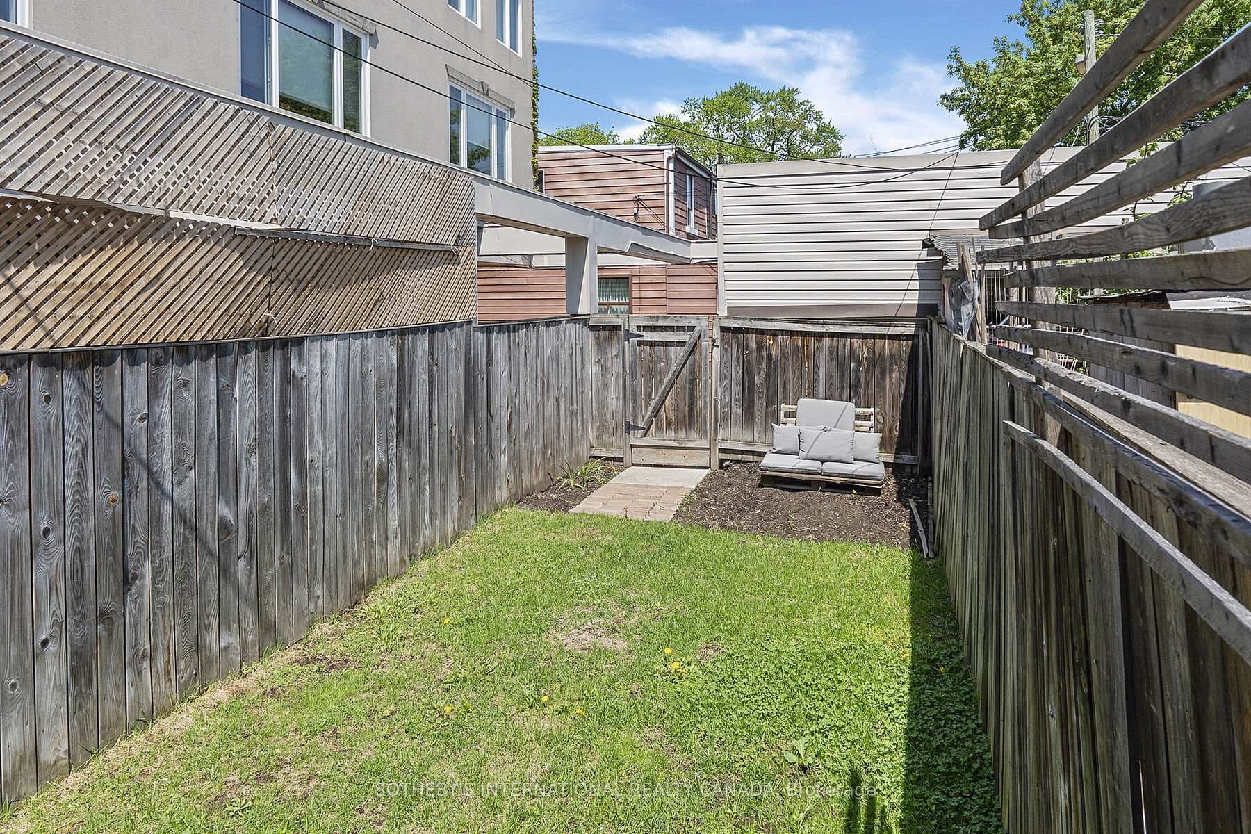 44 Fisher Street photo 32