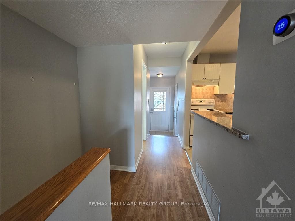 20 BENTBROOK Crescent photo 3
