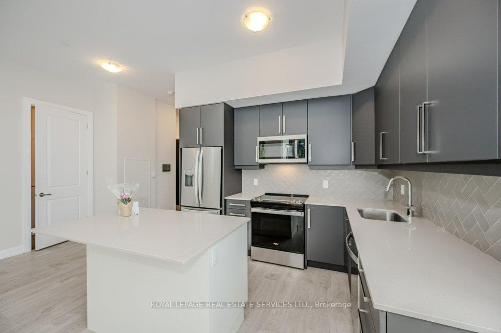 Modern Kitchen with Quartz Countertops