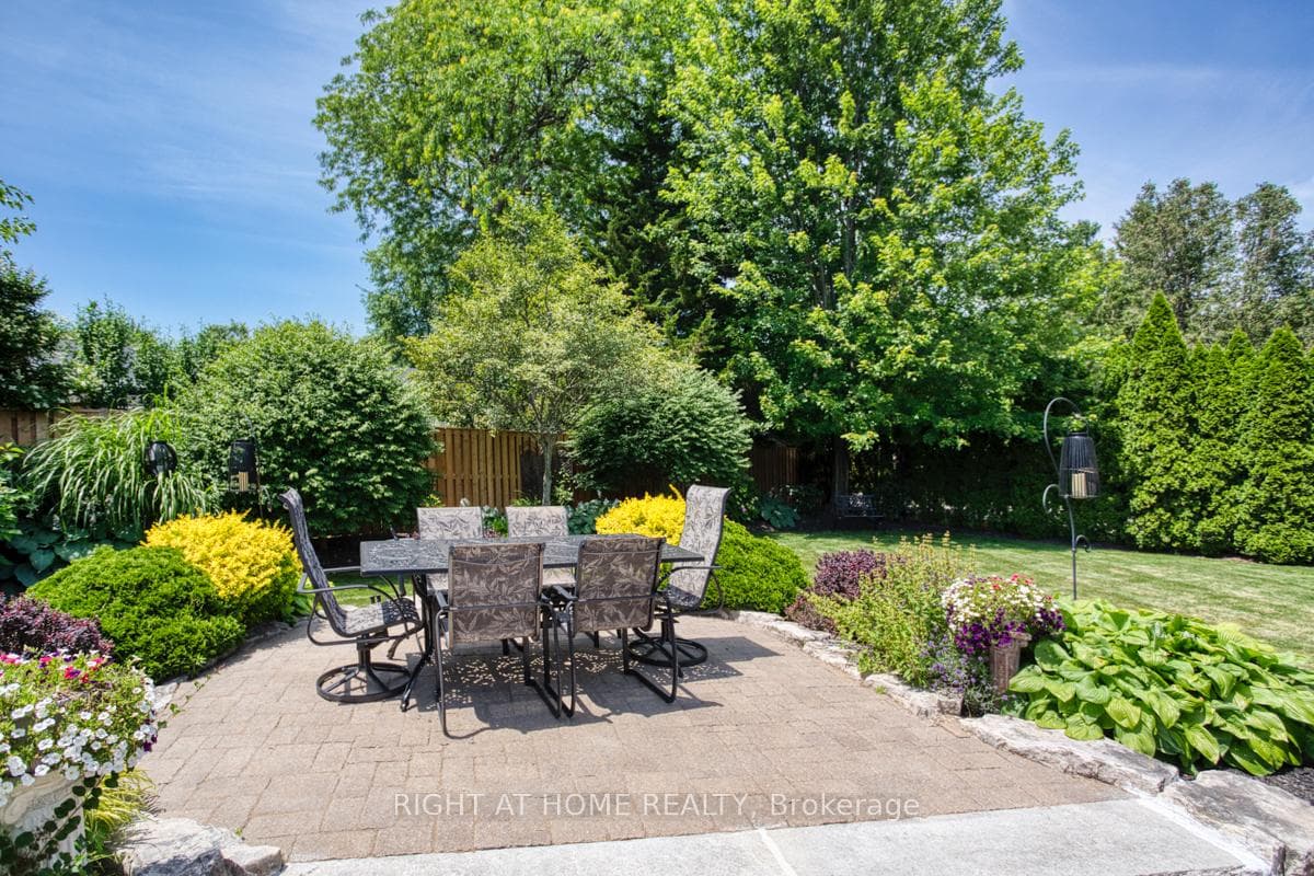 574 Oneida Drive photo 28