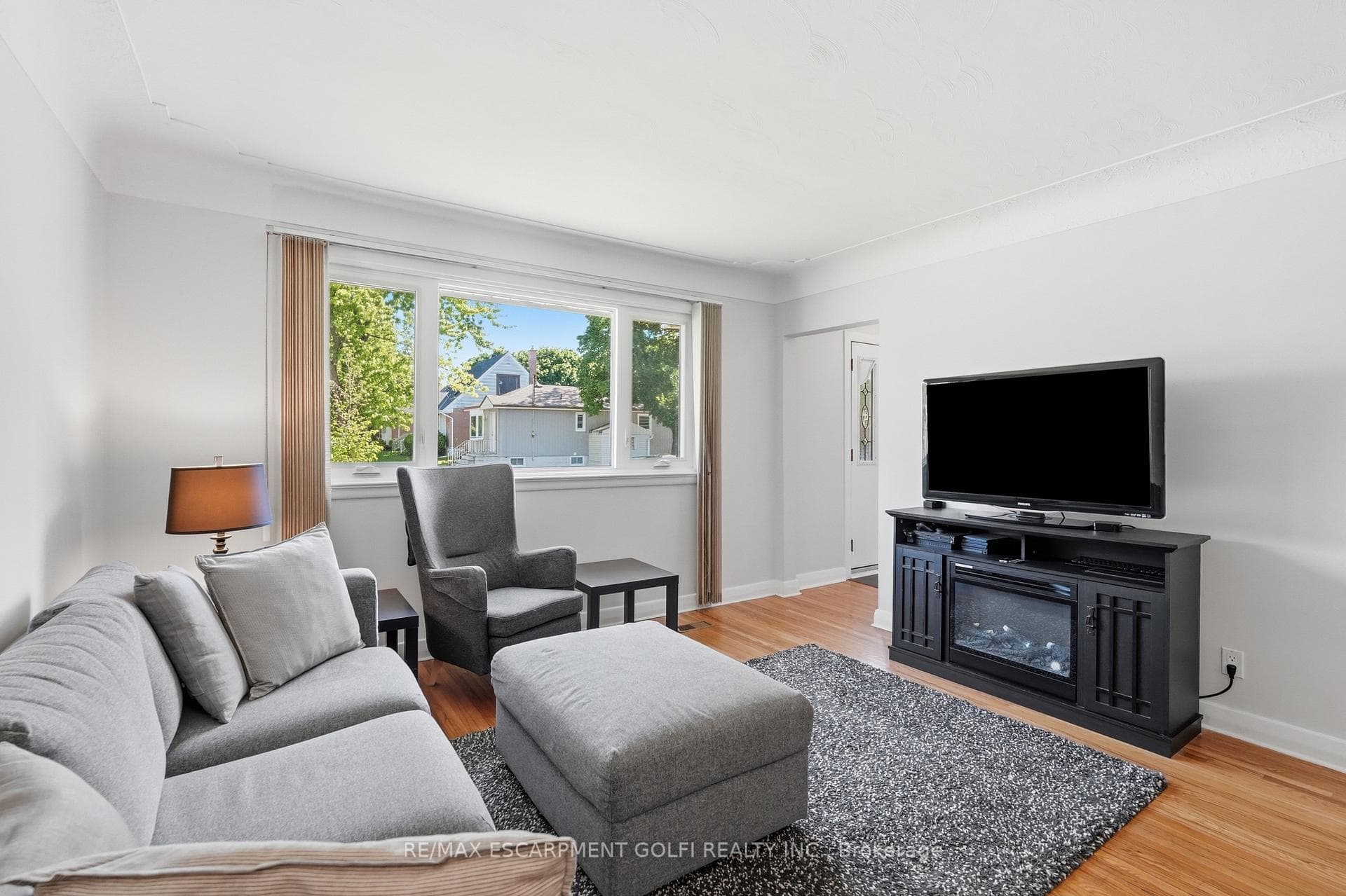764 Brucedale Avenue photo 6