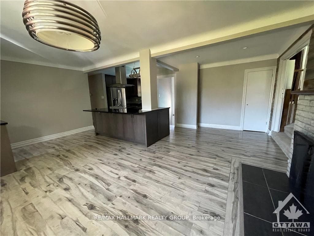 38 Capilano Drive photo 4