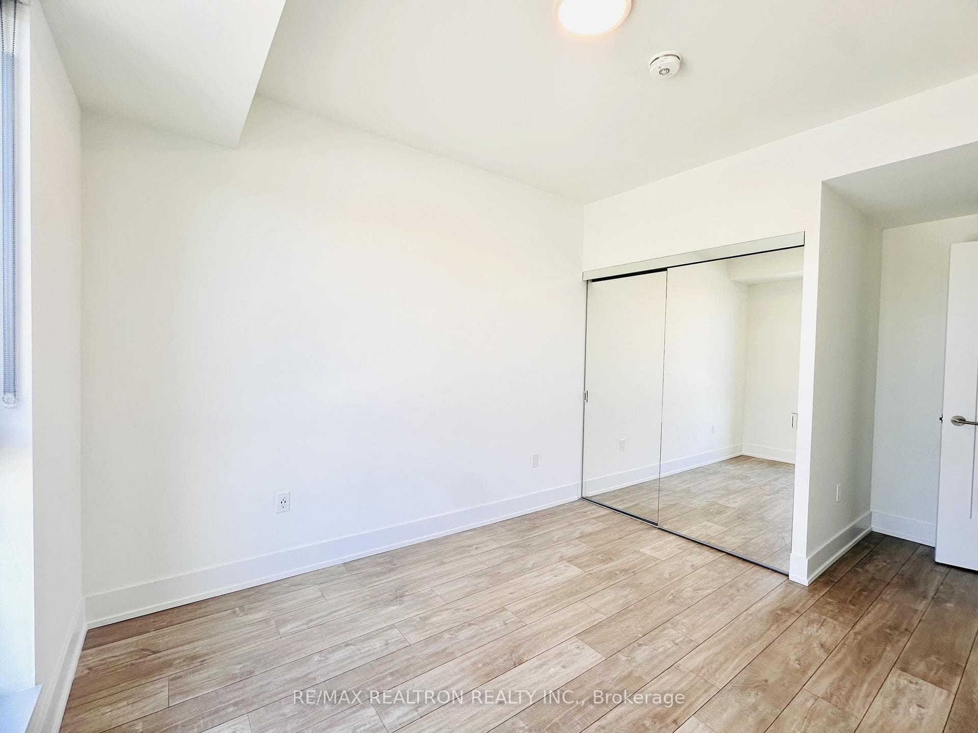 858 Dupont Street Unit 309 photo 4
