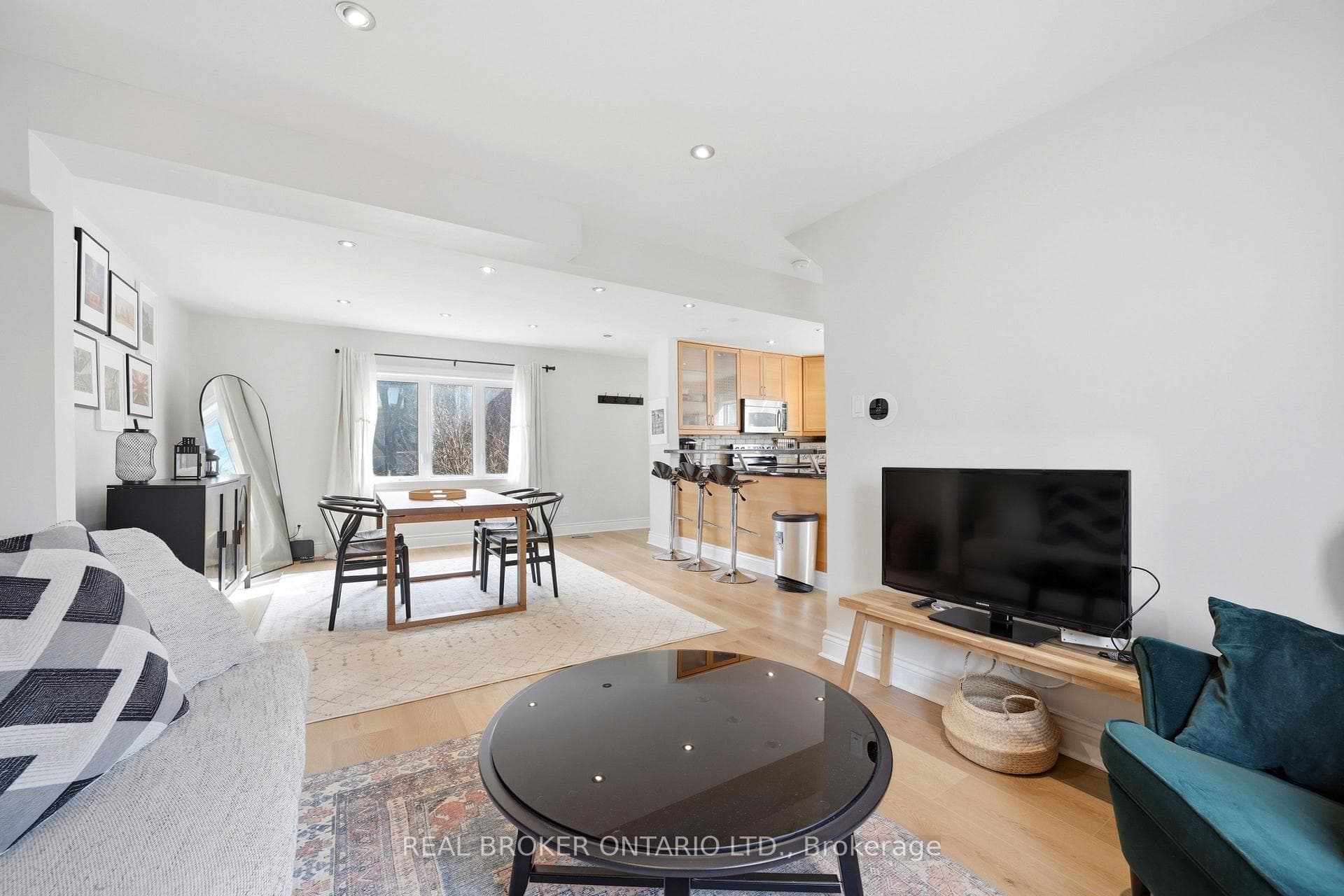 24 Glenburn Avenue Unit Upper photo 2