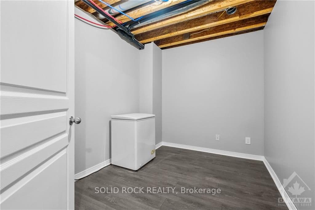 2582 RAYMOND Street photo 28