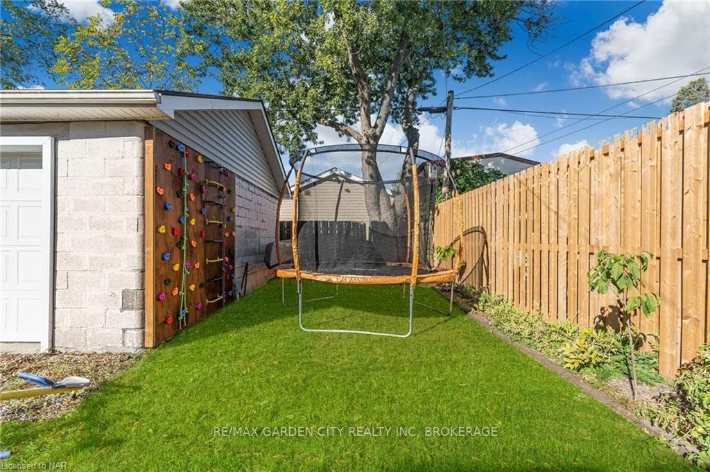 548 Wright Street photo 32