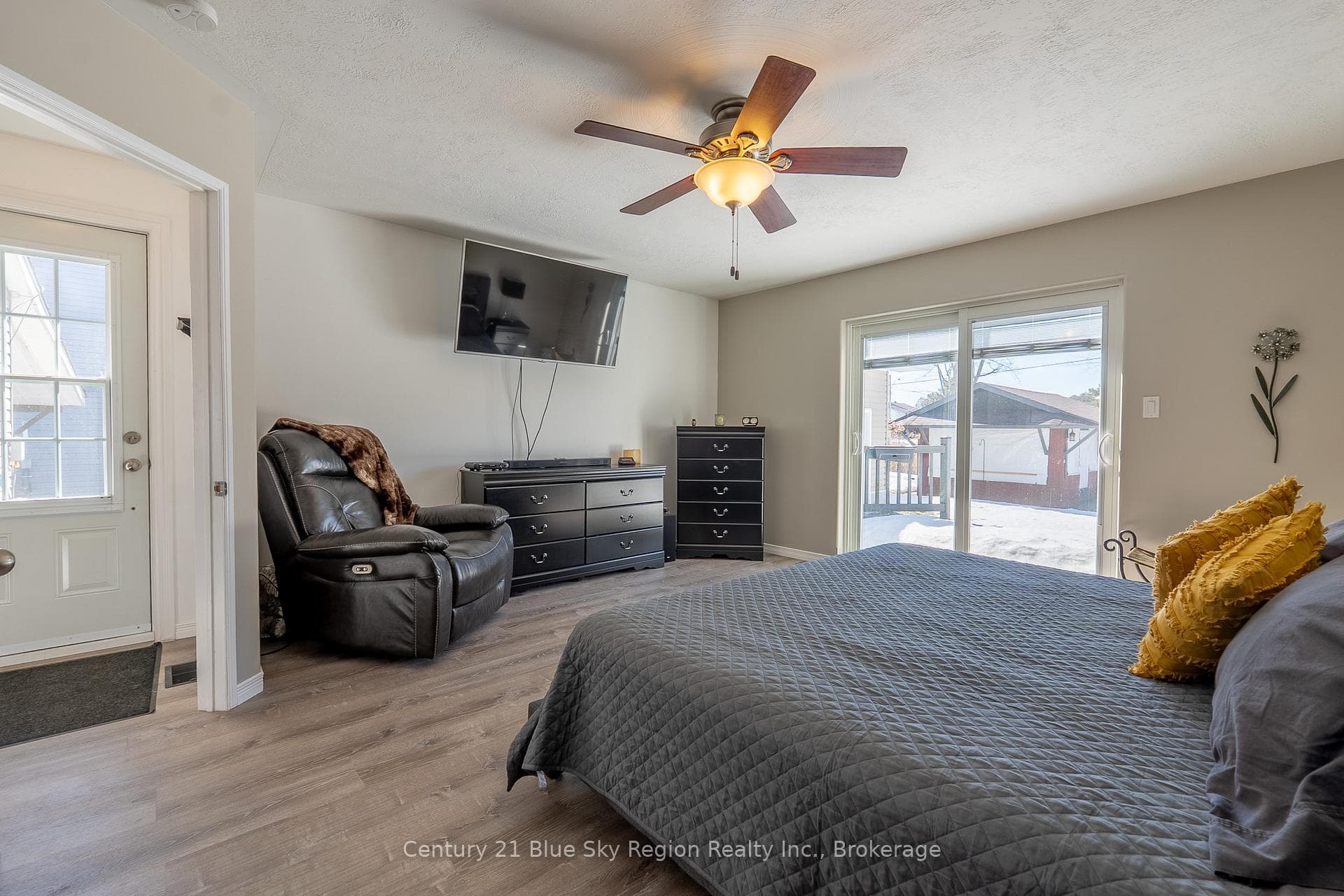 347 Levesque Street photo 15