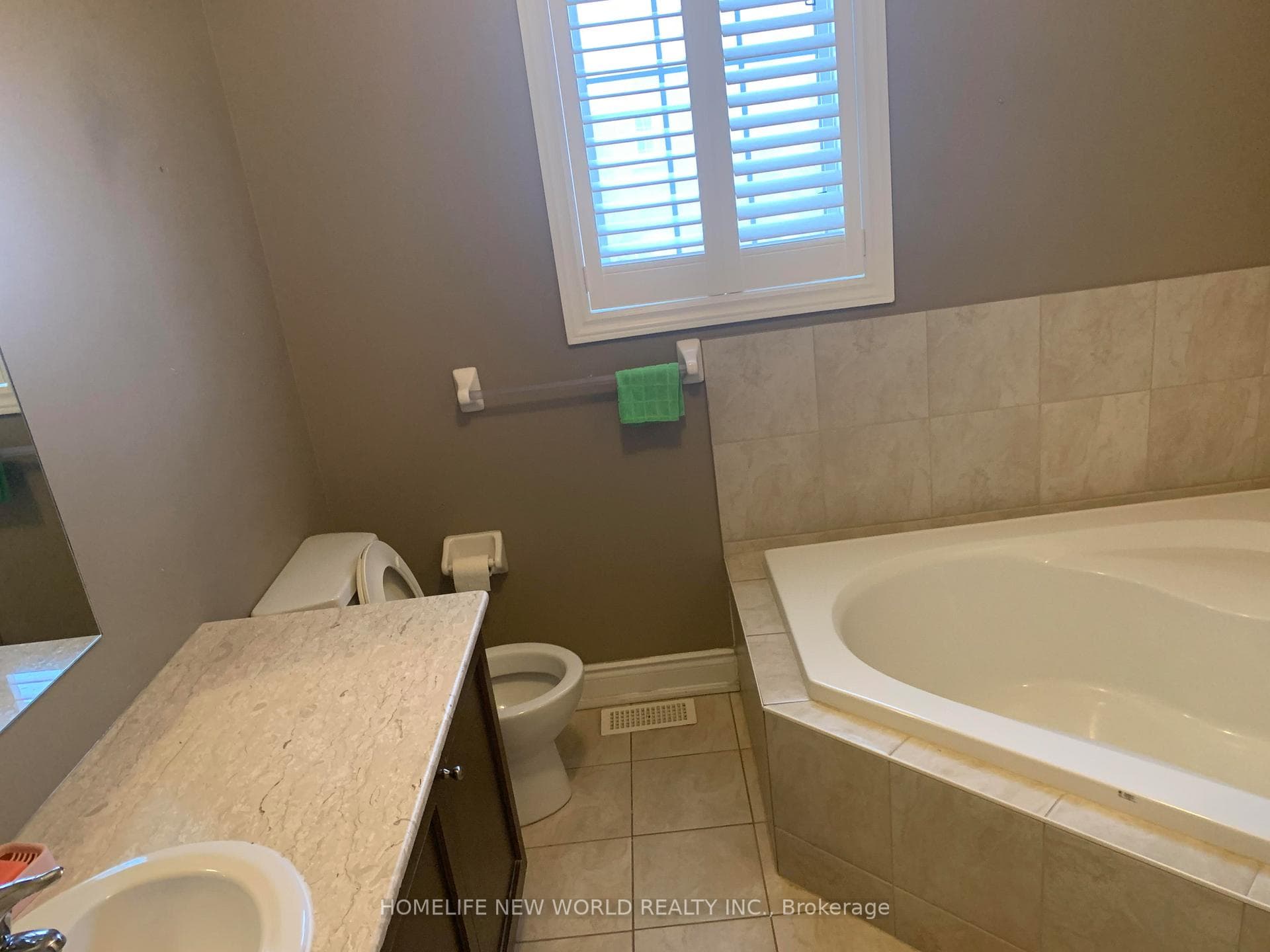 120 Peshawar Avenue photo 3