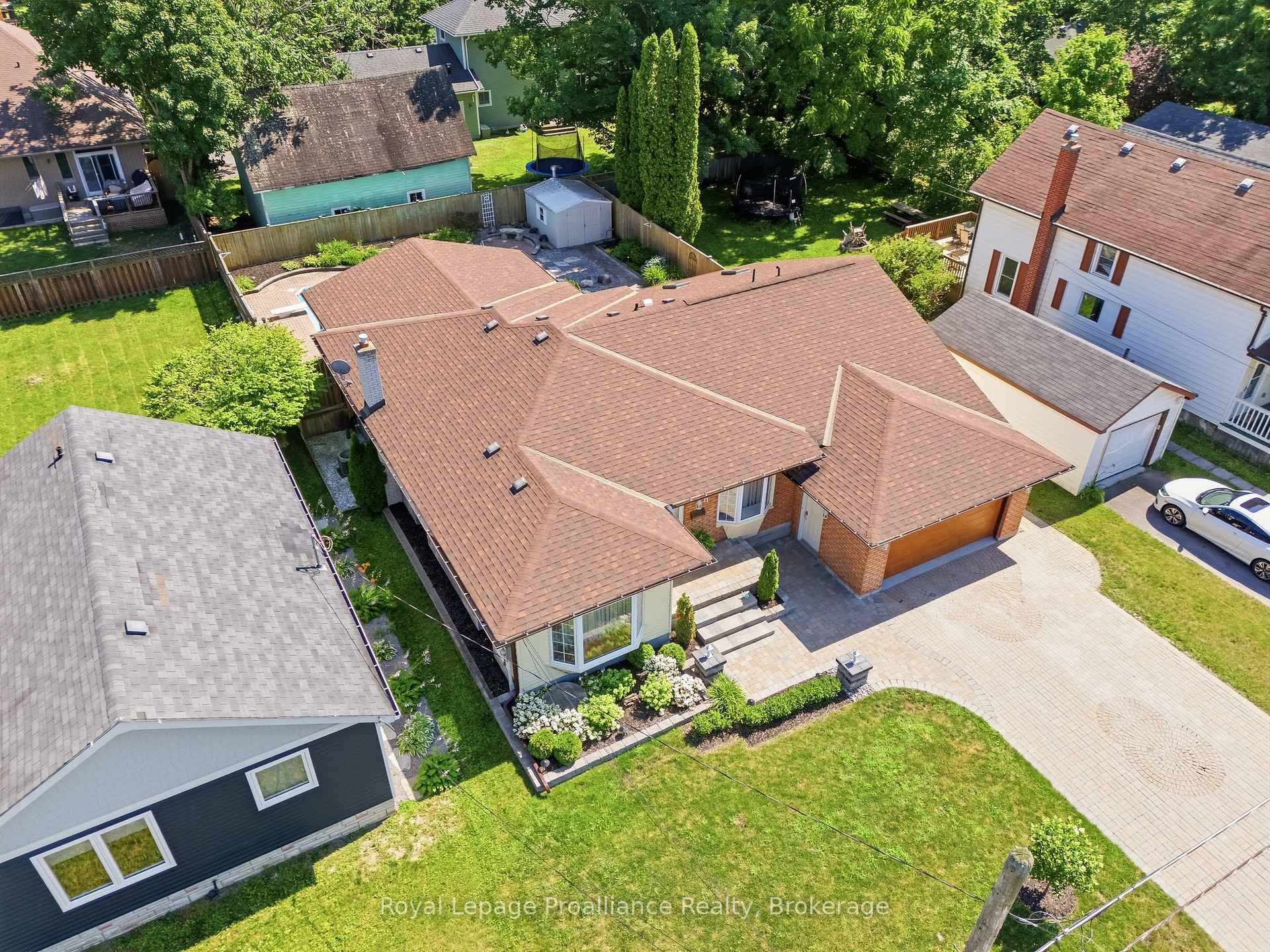 11 Addison Street photo 44