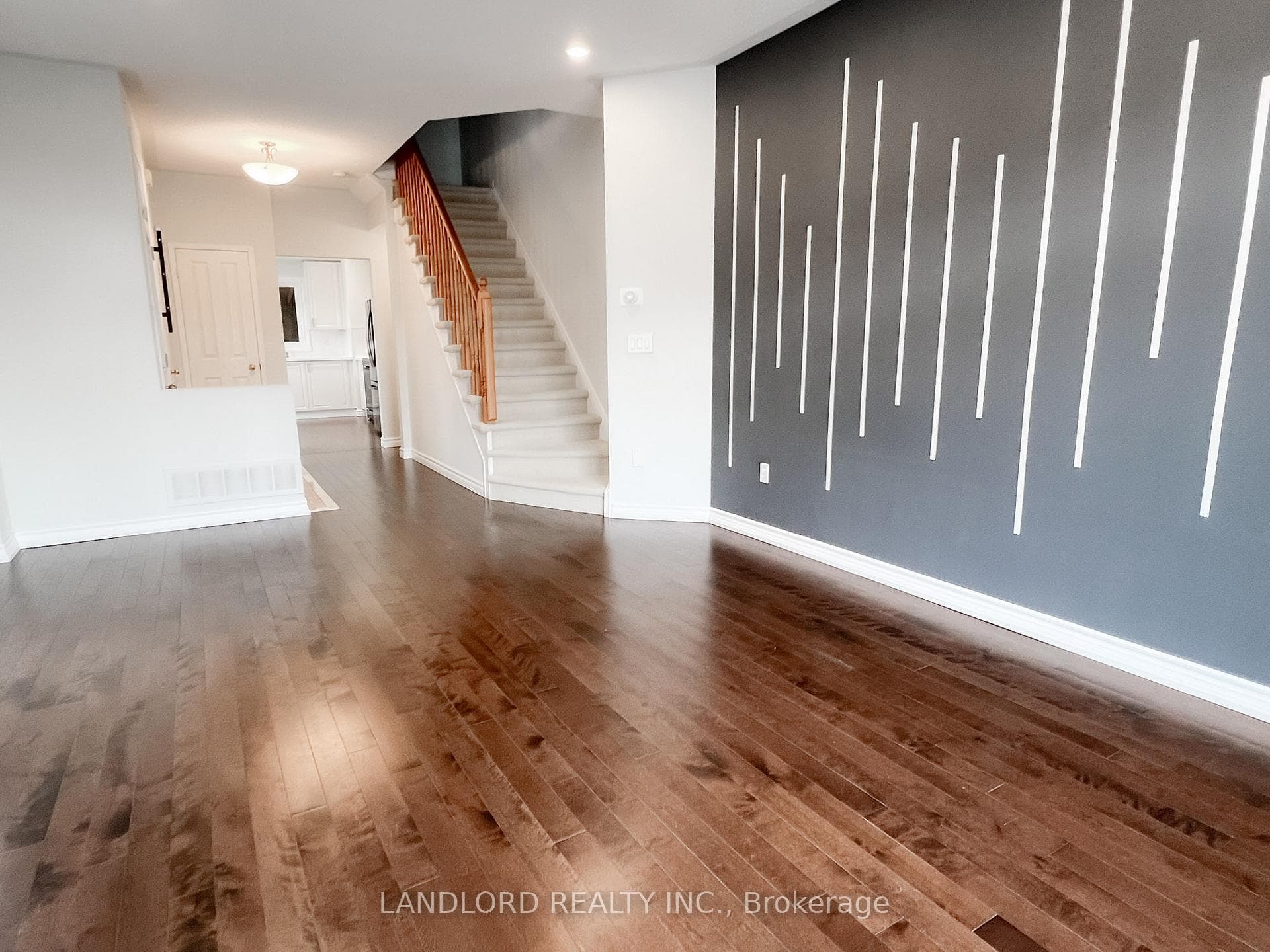 129 Bur Oak Avenue photo 7