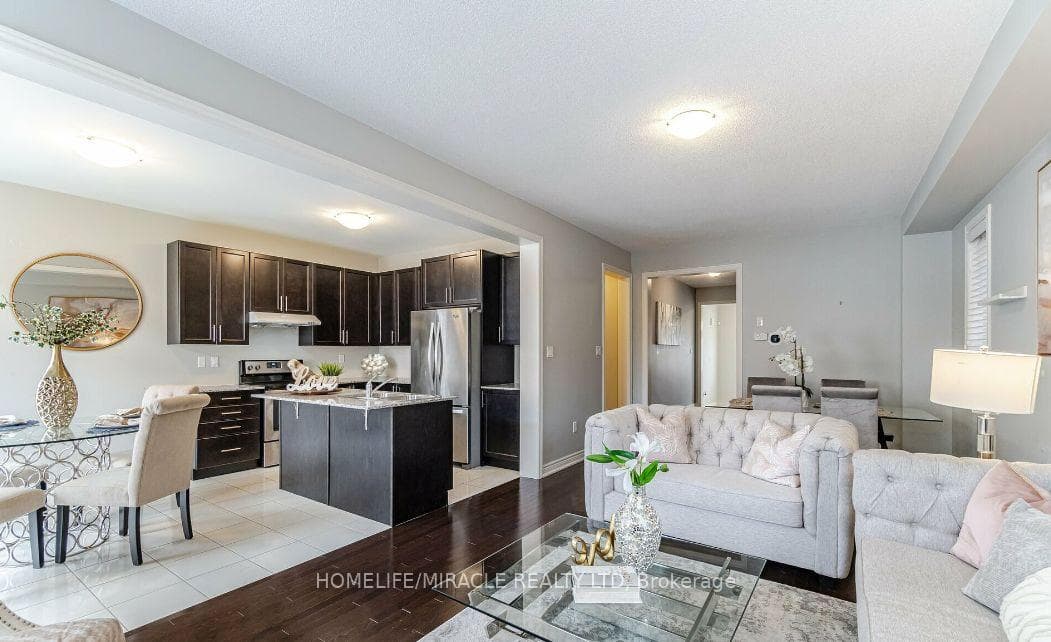 9 Humberstone Crescent photo 7
