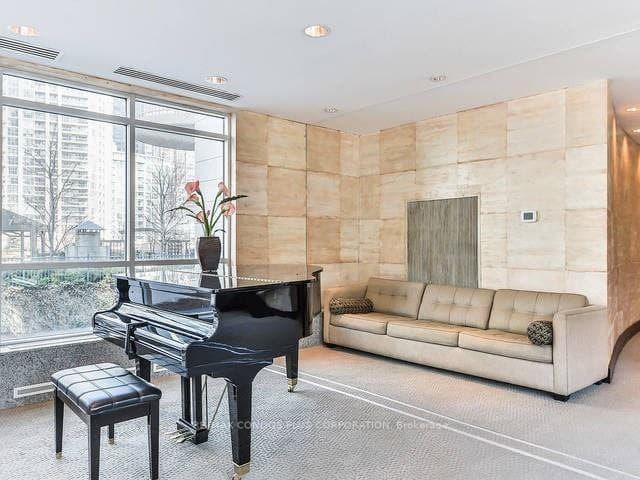 2111 Lake Shore Boulevard Unit 814 photo 20