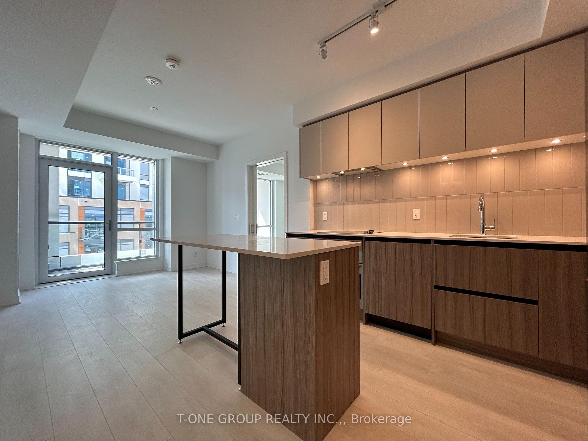 7950 Bathurst Street Unit 802 photo 3