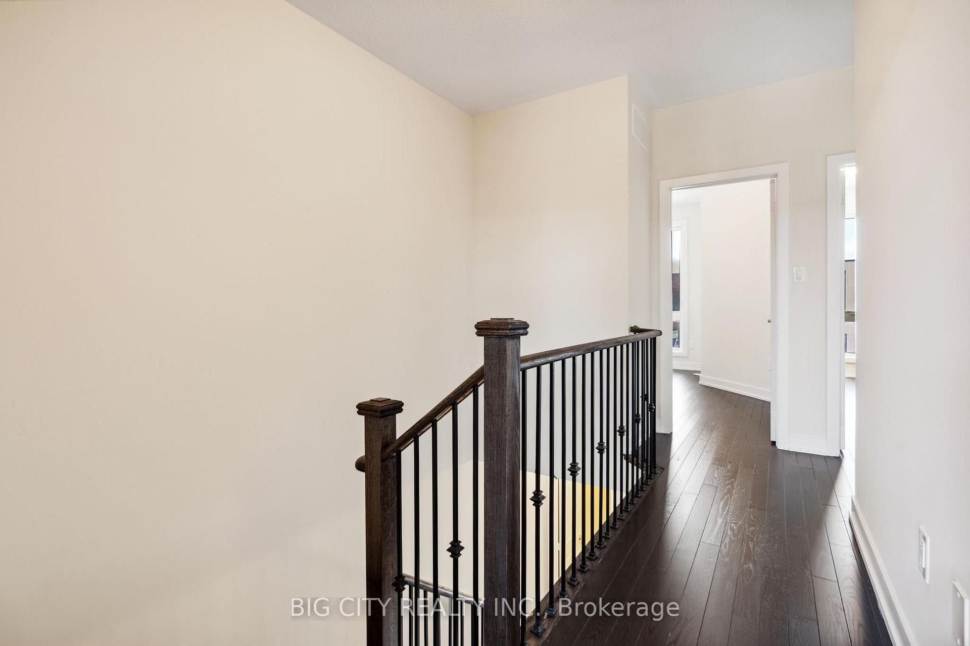 101 Stauffer Crescent photo 23