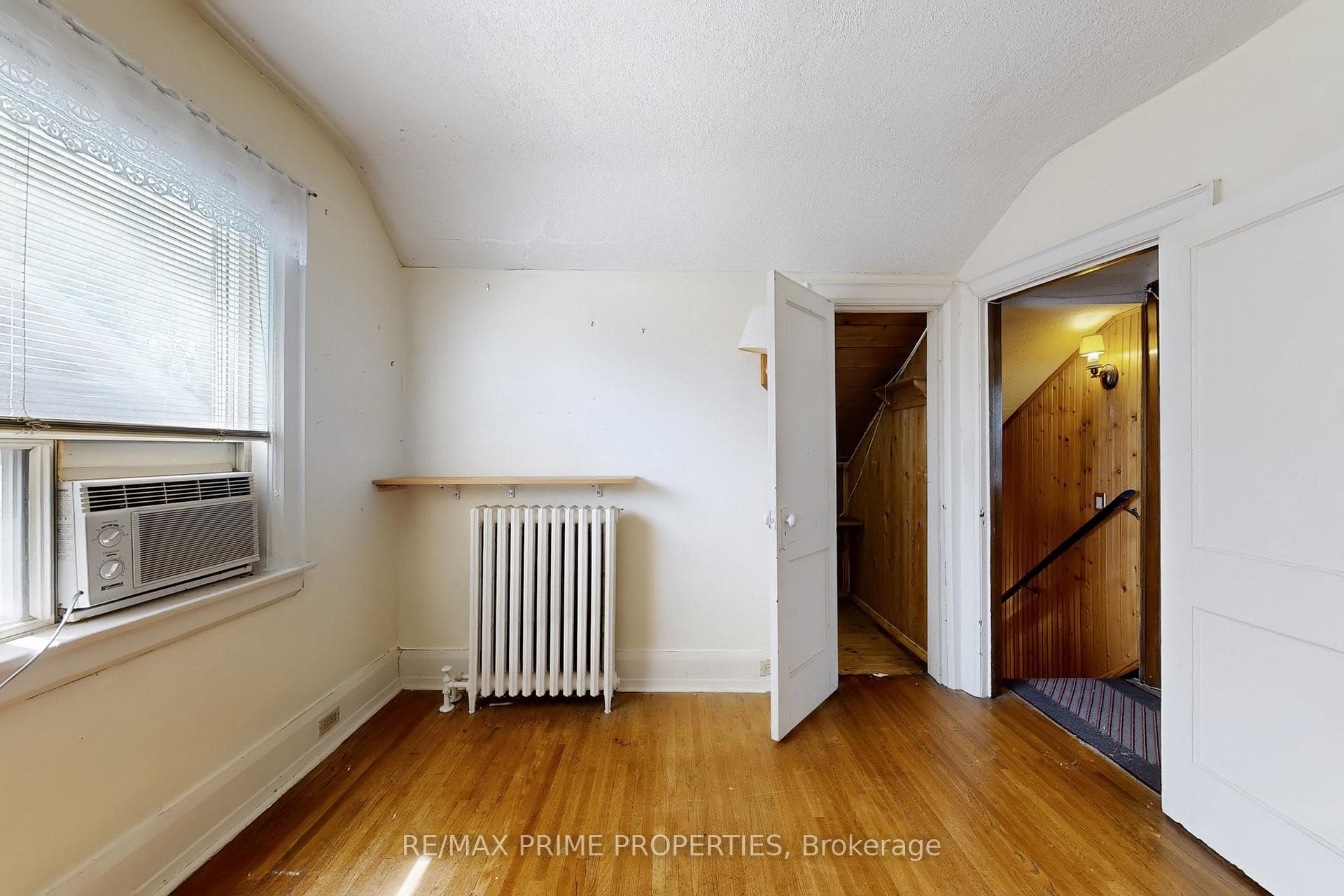 1398 Pape Avenue photo 22