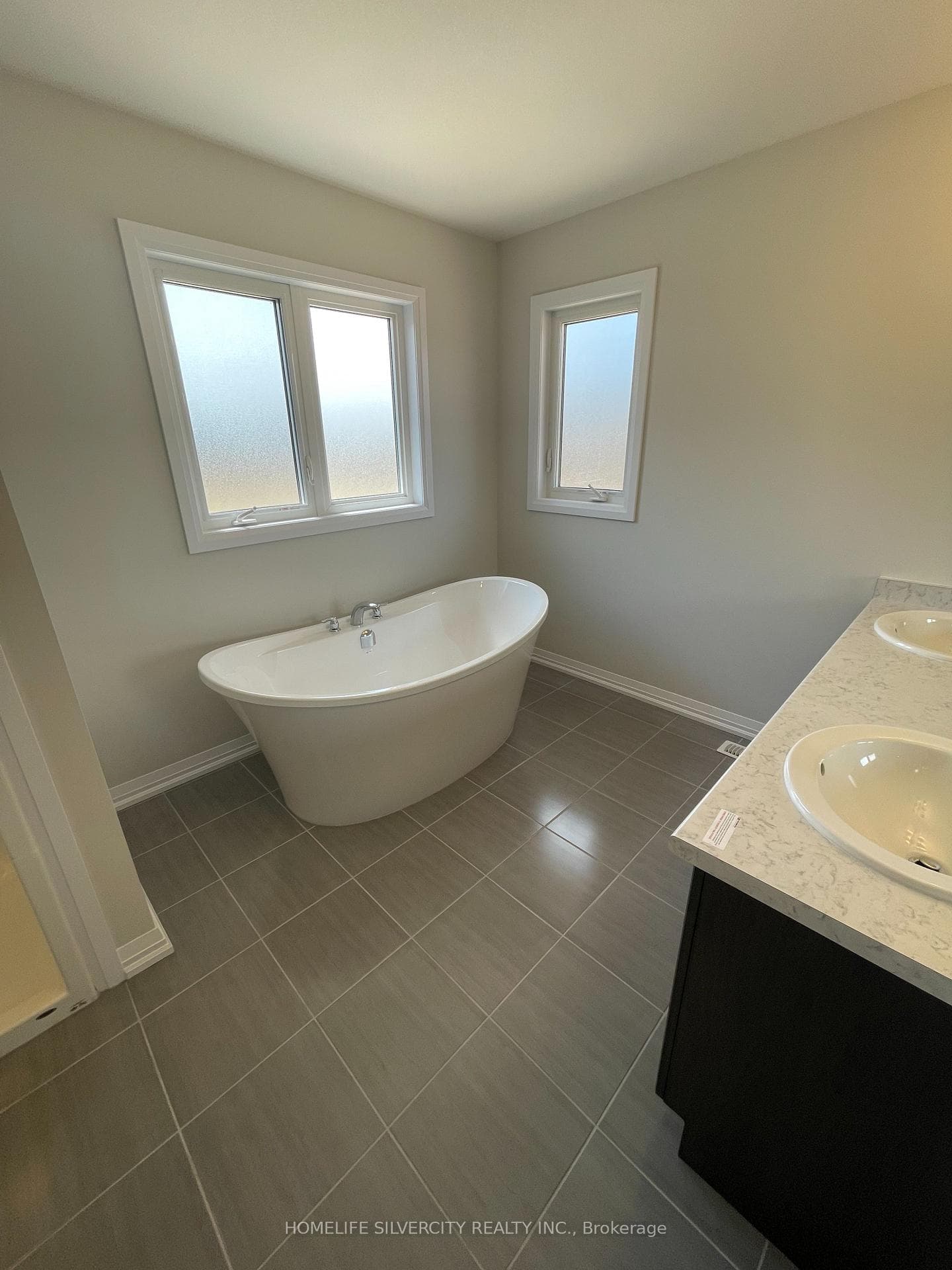 66 Samuel Avenue photo 16