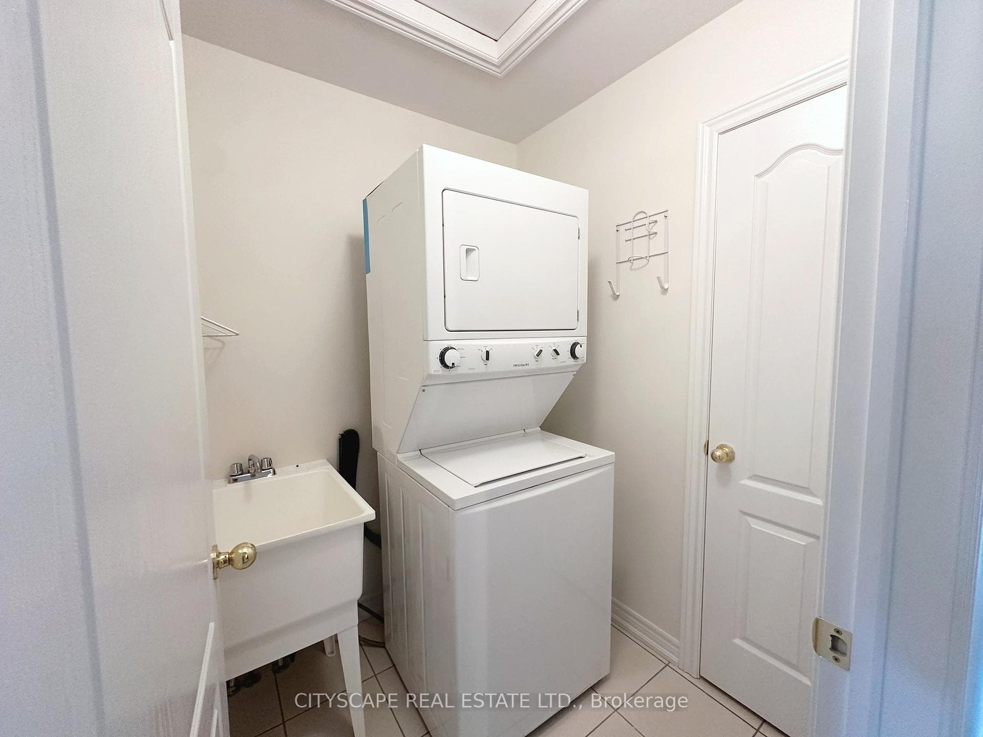 1336 Granrock Crescent photo 13