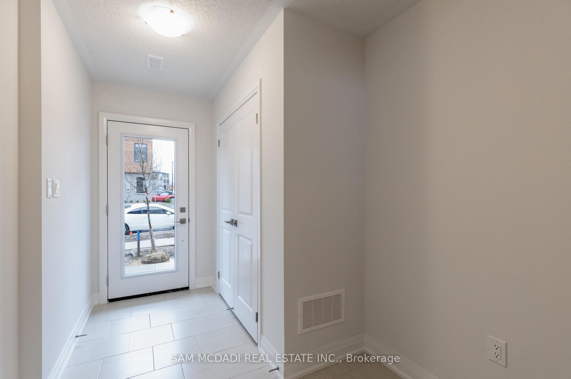 26 Humberstone Drive photo 4