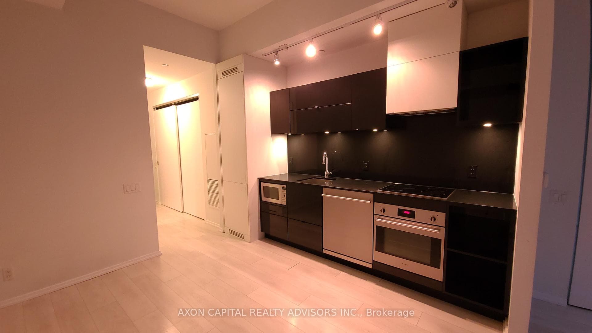 125 Peter Street Unit 510 photo 12
