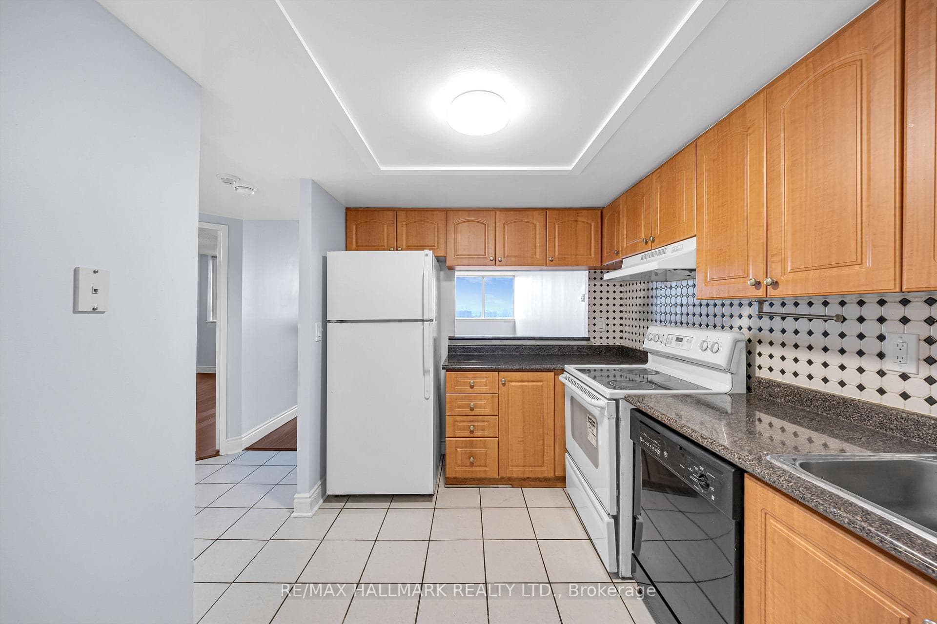 2466 Eglinton Avenue Unit 1508 photo 3