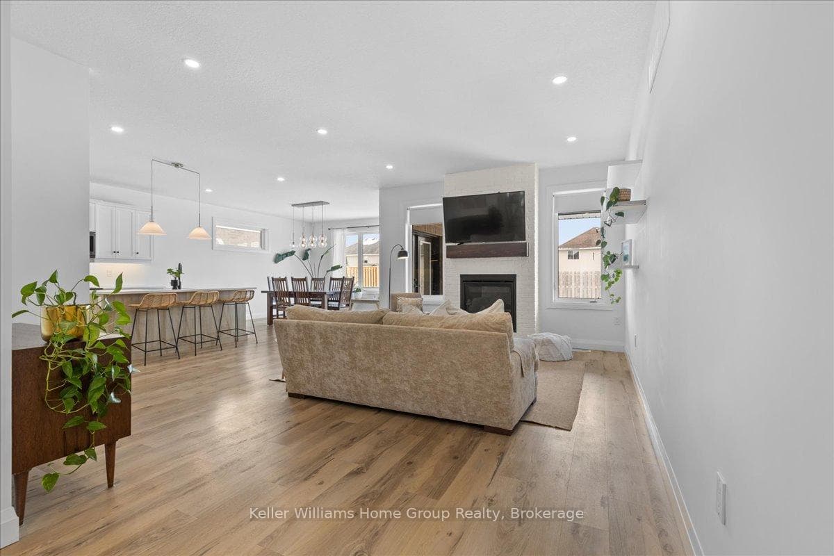 113 Walsh Street photo 32