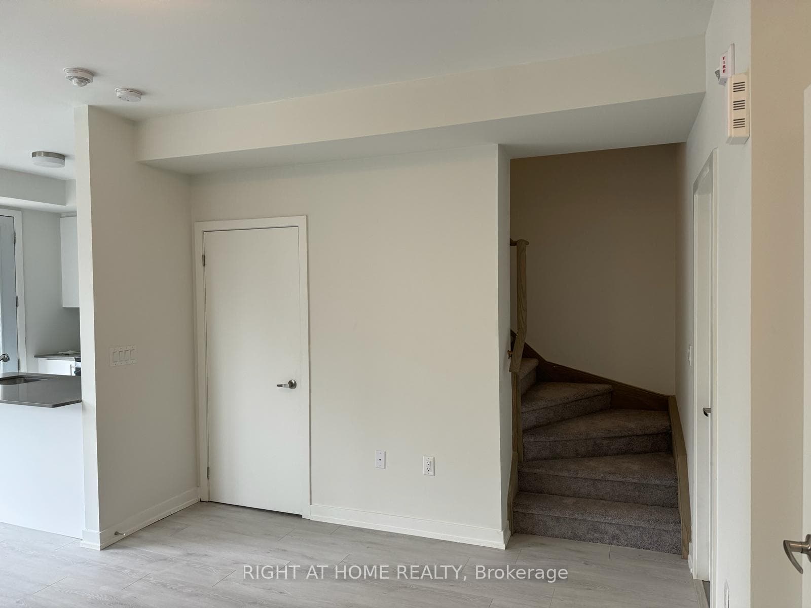 3562 Colonial Drive Unit 2 photo 6