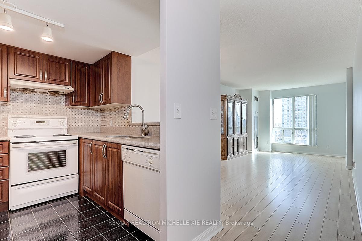 8 Lee Centre Drive Unit Unit503 photo 11