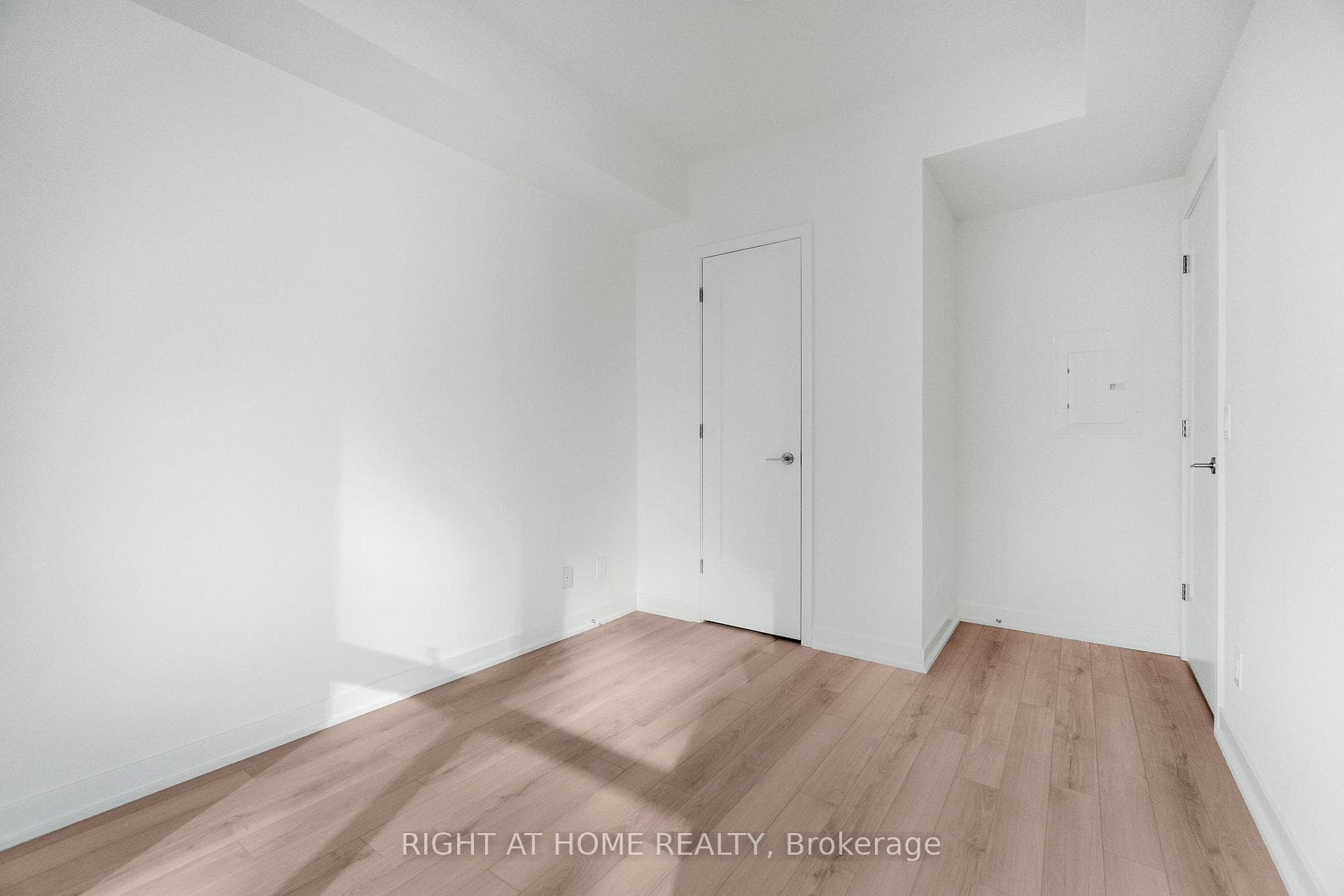 3071 Trafalgar Road Unit 902 photo 25