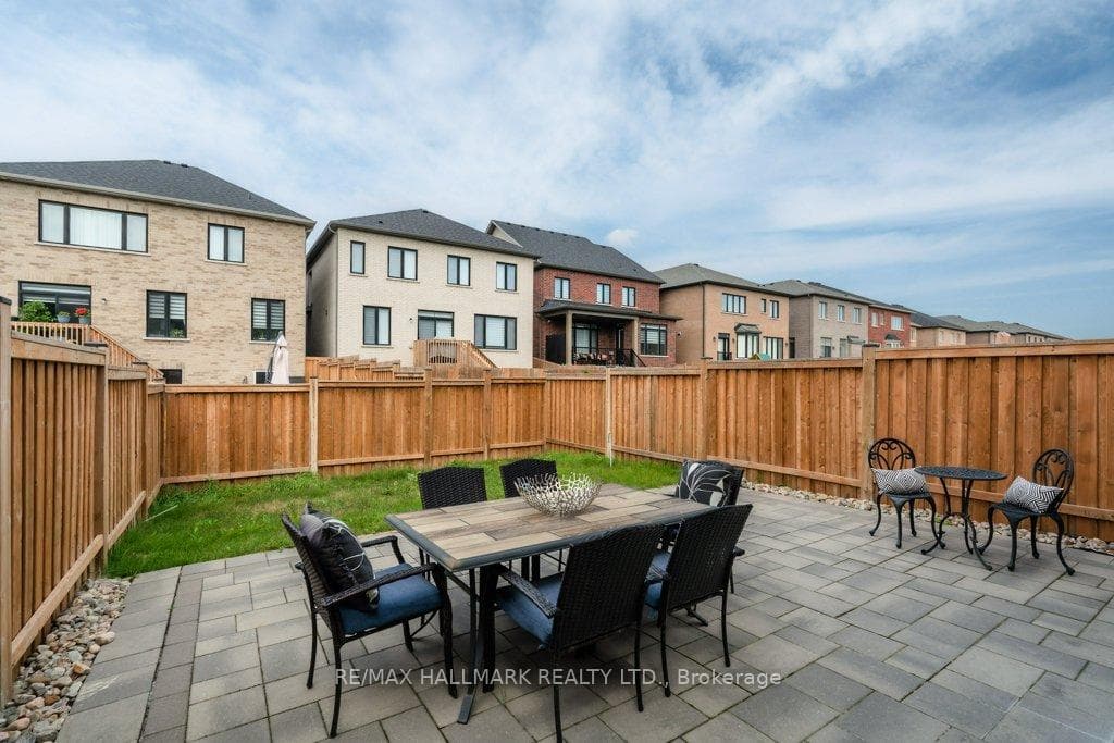 245 Cranbrook Crescent photo 33