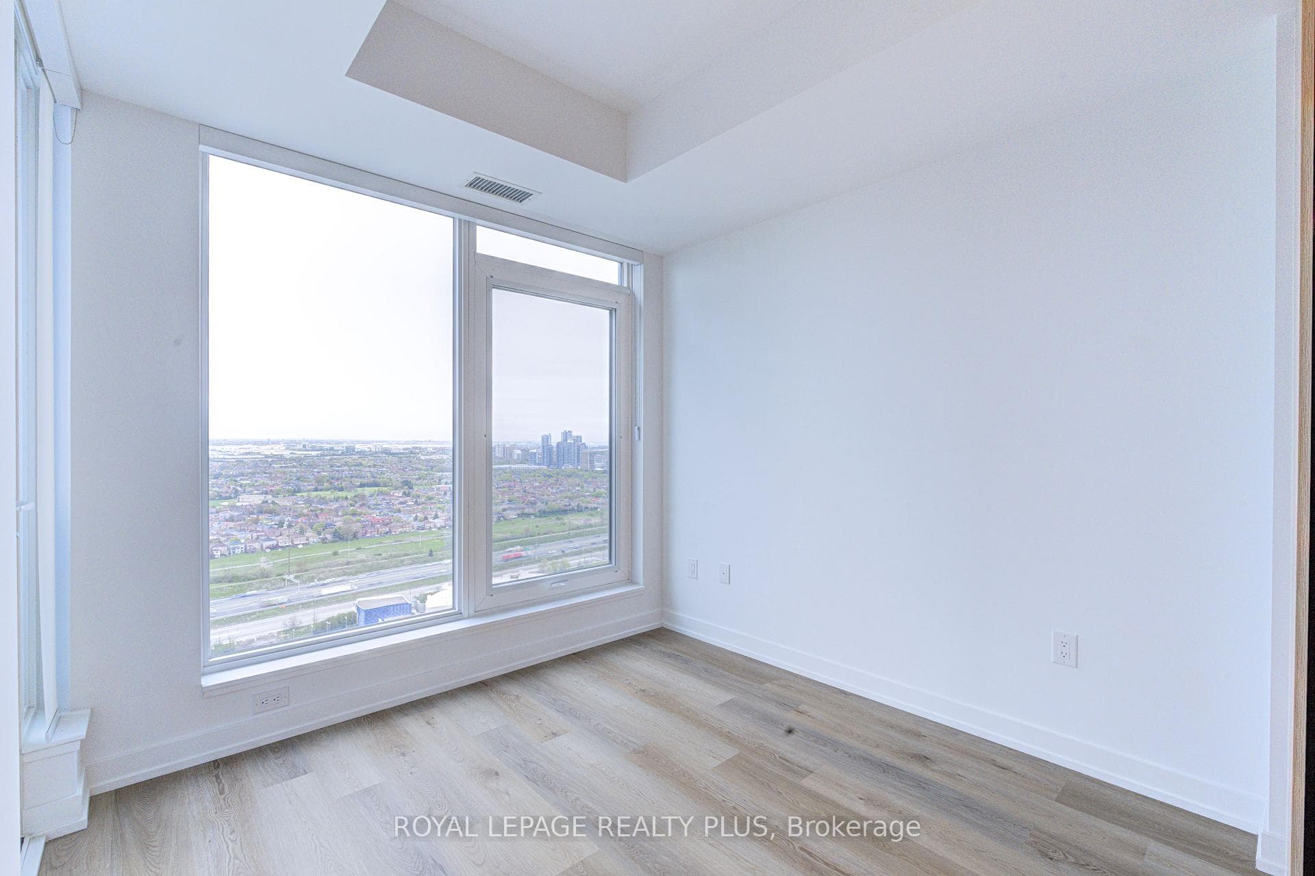 395 square one Drive Unit 3202 photo 20