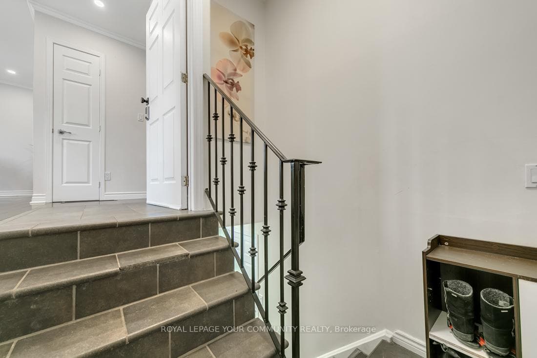 93 Aurora Heights Drive photo 19